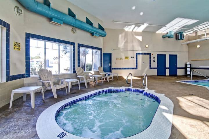 Indoor spa tub